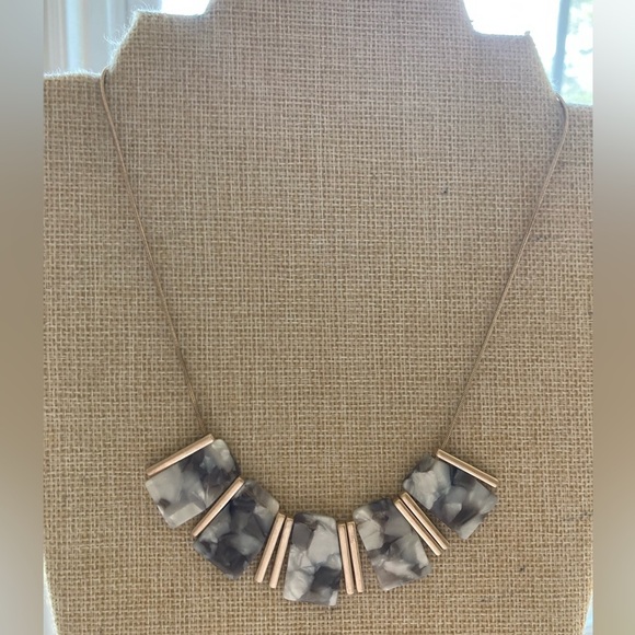 Banana Republic Marbled Design Bib Cleopatra Necklace‎ - Picture 8 of 8